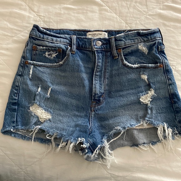 Abercrombie The High Rise Mom Short size 28/6 - Picture 1 of 5